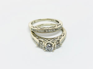10 kt White Gold Diamond Engagement Ring Set - 2 Rings