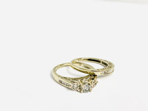 10 kt White Gold Diamond Engagement Ring Set - 2 Rings